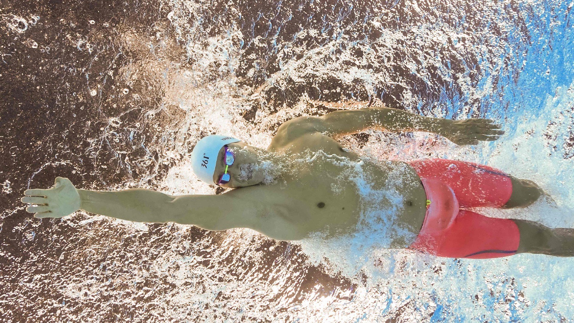 羚羊队的身体对抗:力量与速度结合,压倒性优势令对手心生畏惧